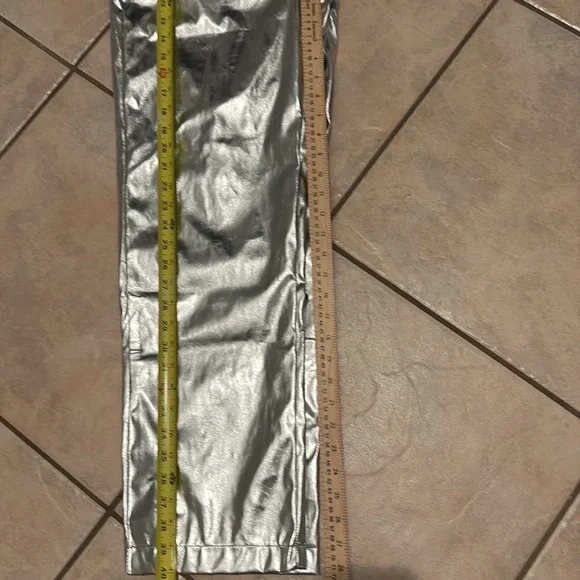 NWT Amy Lynn Textured Faux Leather Straight-Leg Silver Trousers SZ: M - Picture 5 of 8